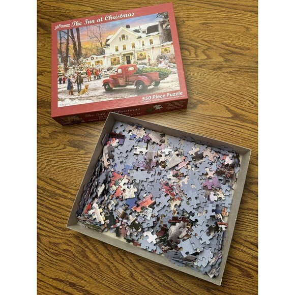 Vermont Christmas Company The Inn at Christmas‎ 550 Piece Jigsaw Puzzle - Picture 6 of 8